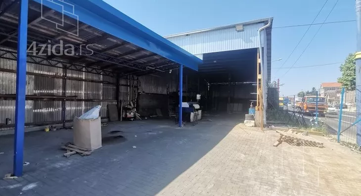 Poslovna zgrada | 4zida