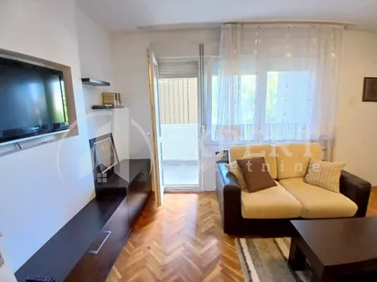 Trg 14. oktobra | 4zida.rs