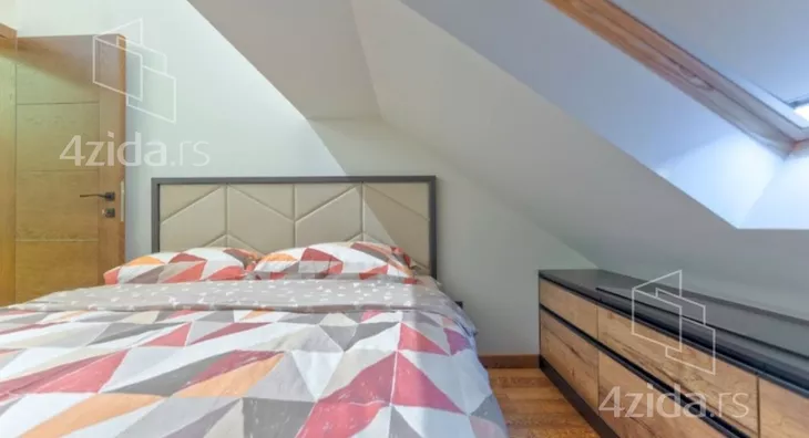 Šestosoban stan | 4zida