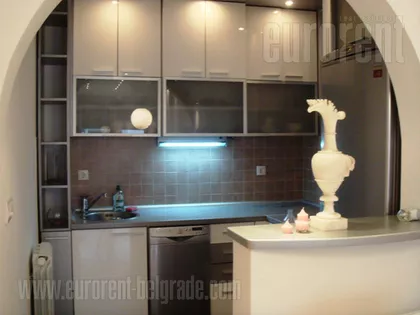 CRVENI KRST | 4zida.rs