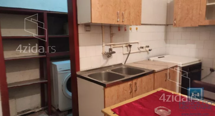 Poslovna zgrada | 4zida