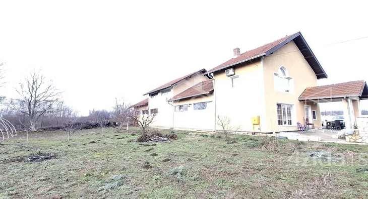 Poslovna zgrada | 4zida