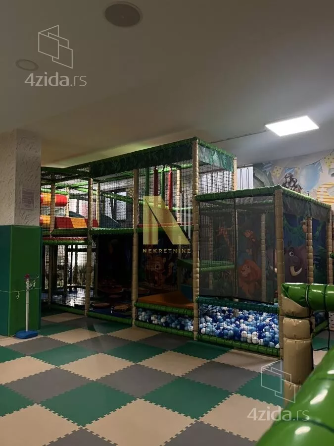 Poslovni prostor | 4zida