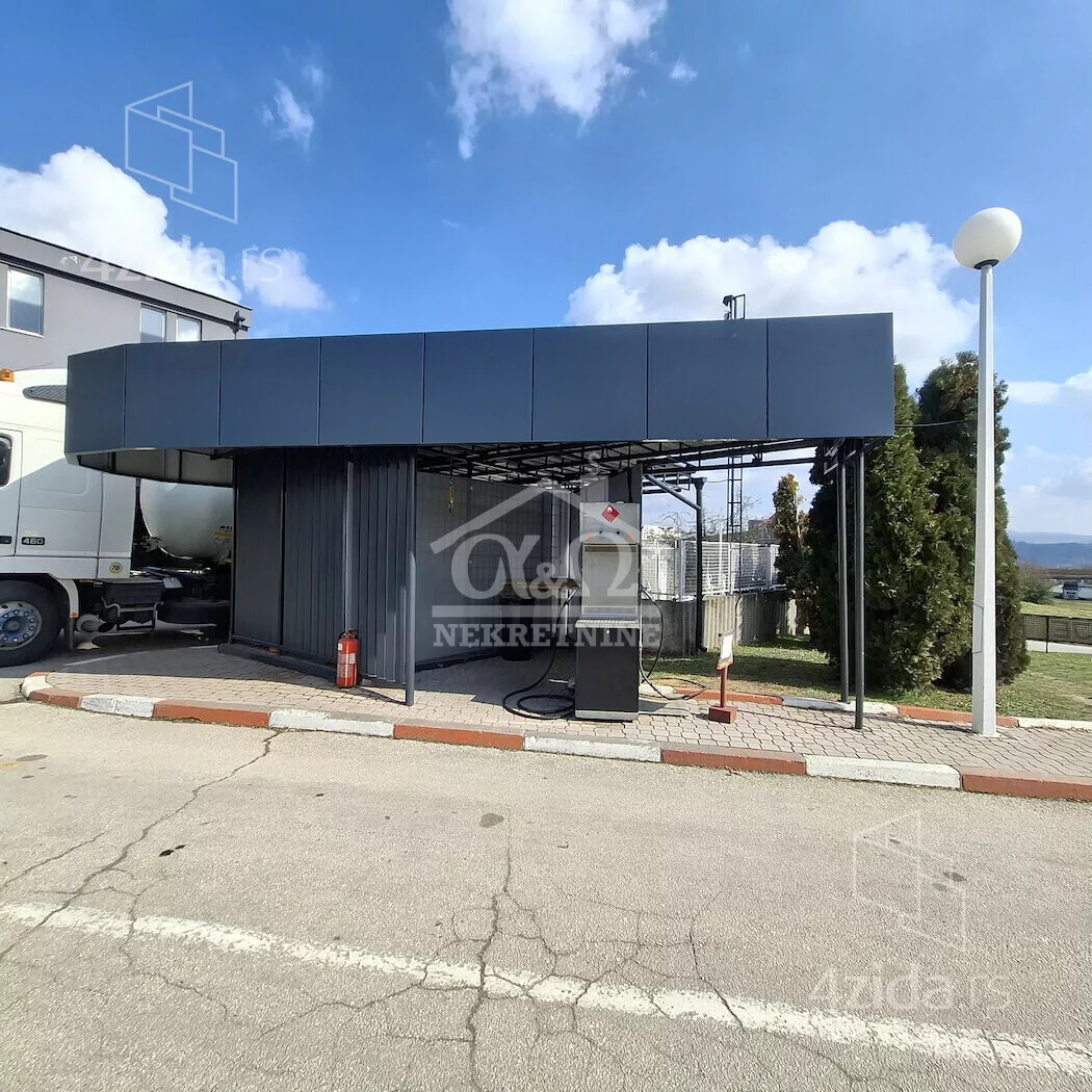 Poslovna zgrada | 4zida