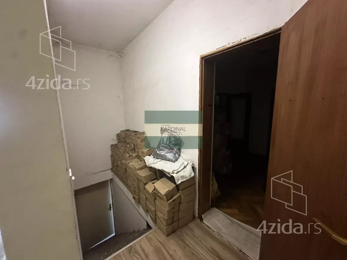 Poslovna zgrada | 4zida