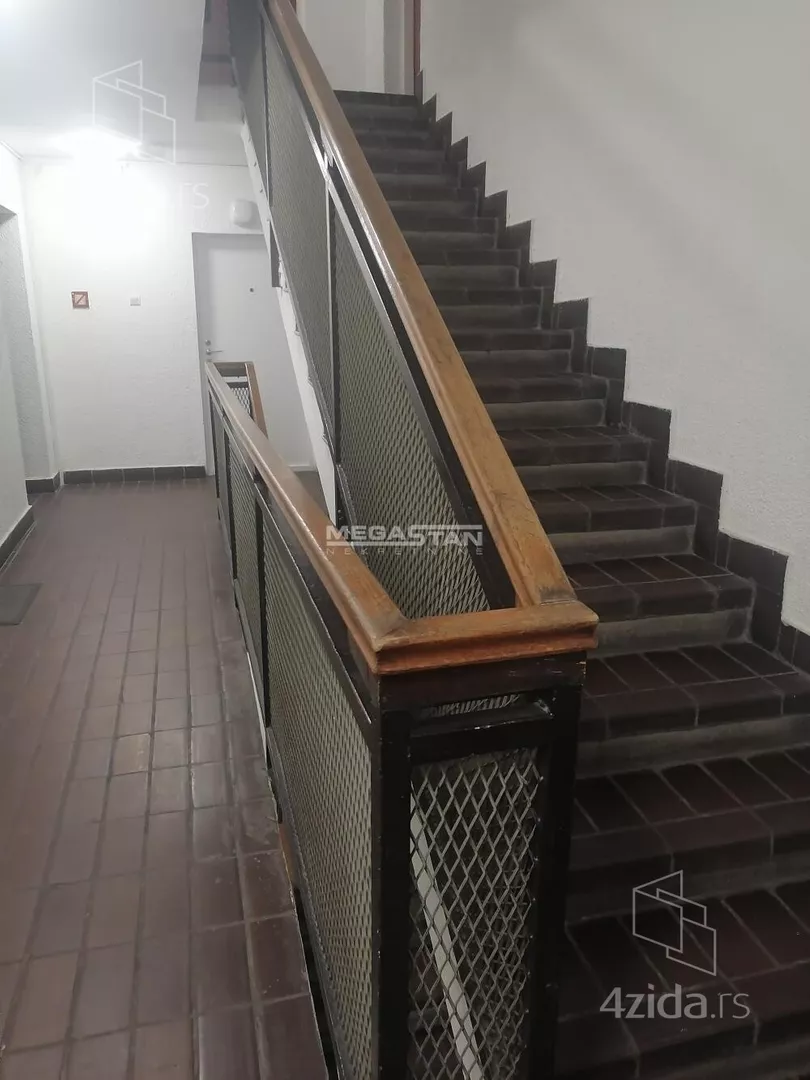 Četvoroiposoban stan | 4zida