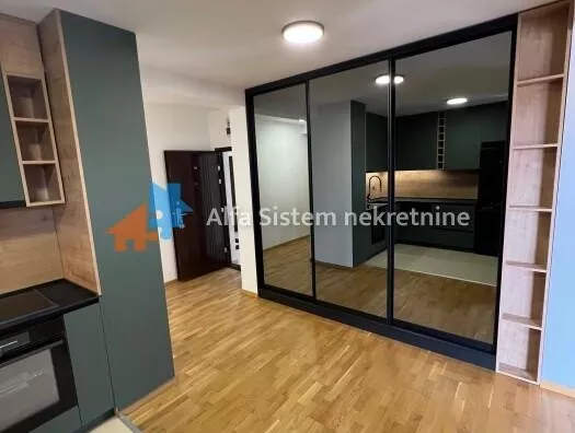 Četvoroiposoban stan | 4zida