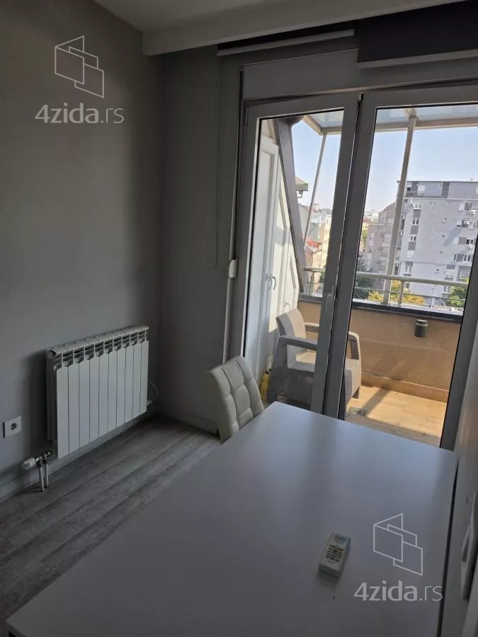 Šestosoban stan | 4zida