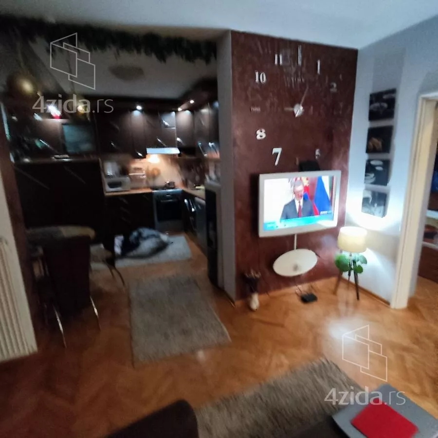 Četvoroiposoban stan | 4zida