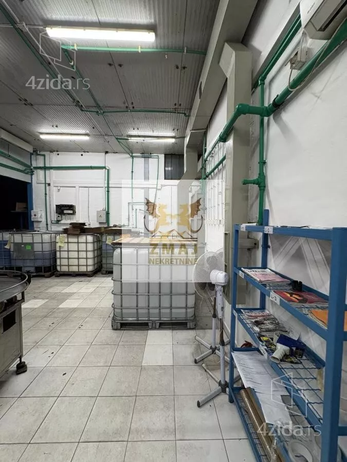 Poslovna zgrada | 4zida