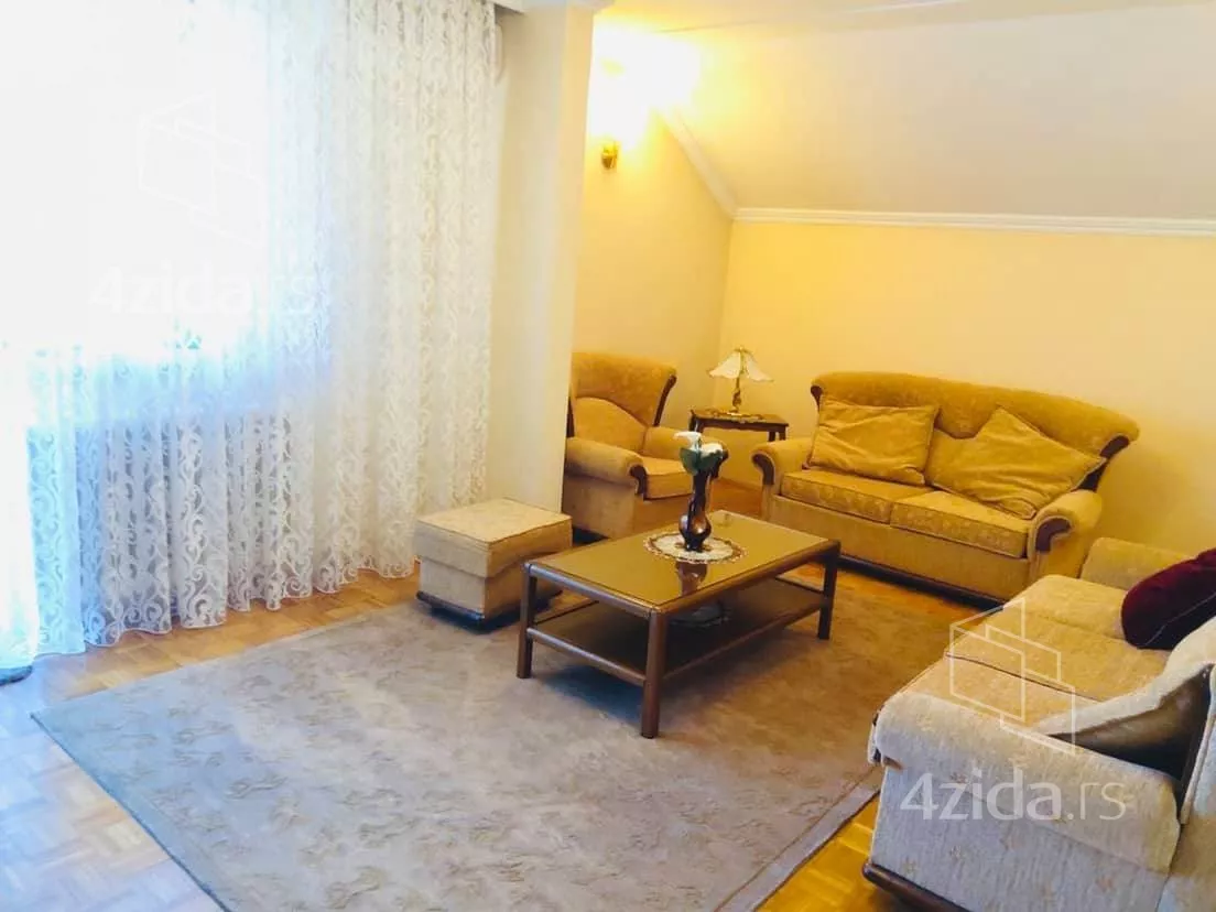 Četvoroiposoban stan | 4zida