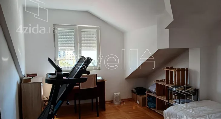 Četvoroiposoban stan | 4zida