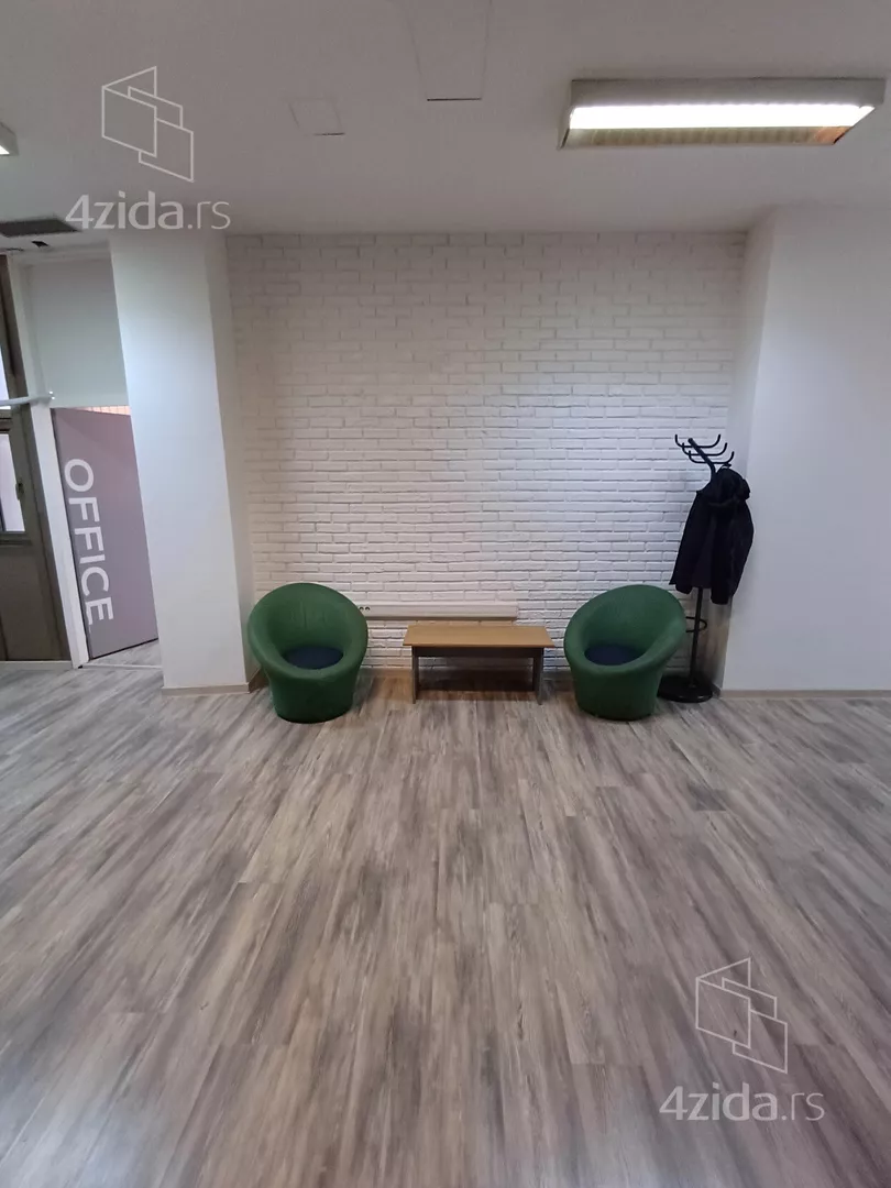 Poslovna zgrada | 4zida