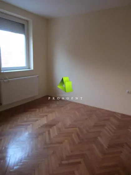 Crveni Pevac | 4zida.rs