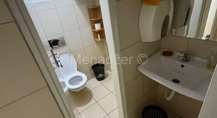 Poslovna zgrada | 4zida