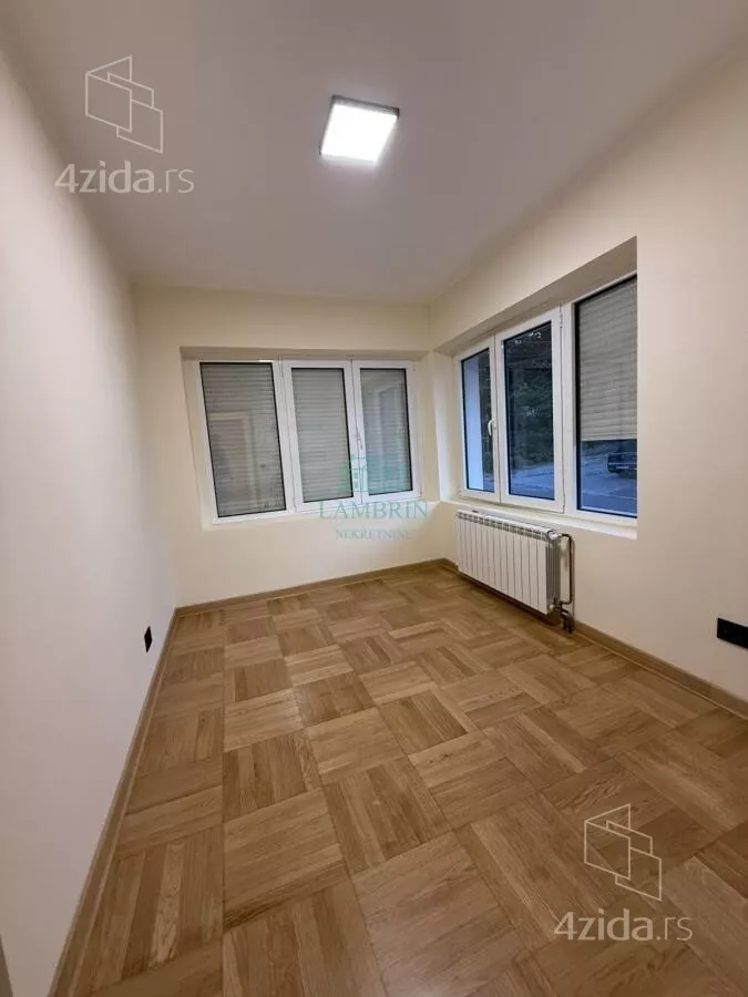 Četvoroiposoban stan | 4zida
