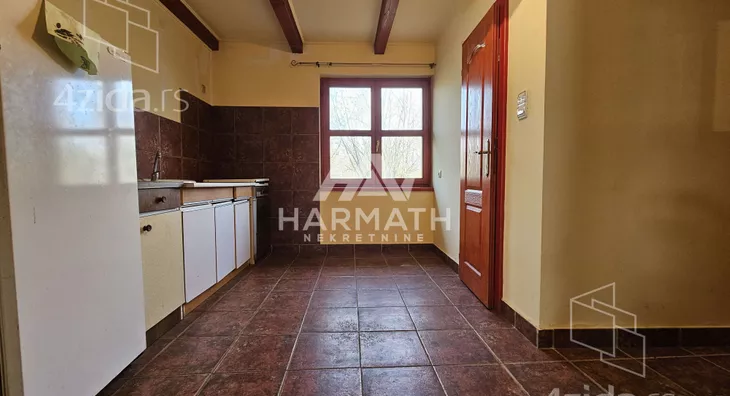 Poslovna zgrada | 4zida