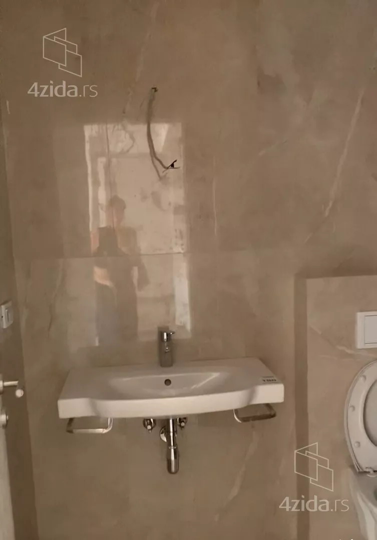 Četvoroiposoban stan | 4zida