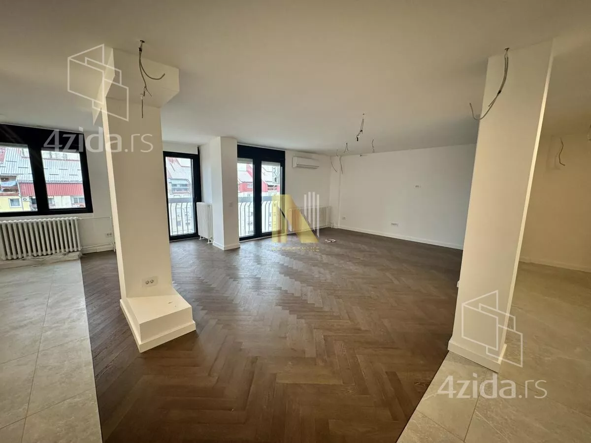 Četvoroiposoban stan | 4zida