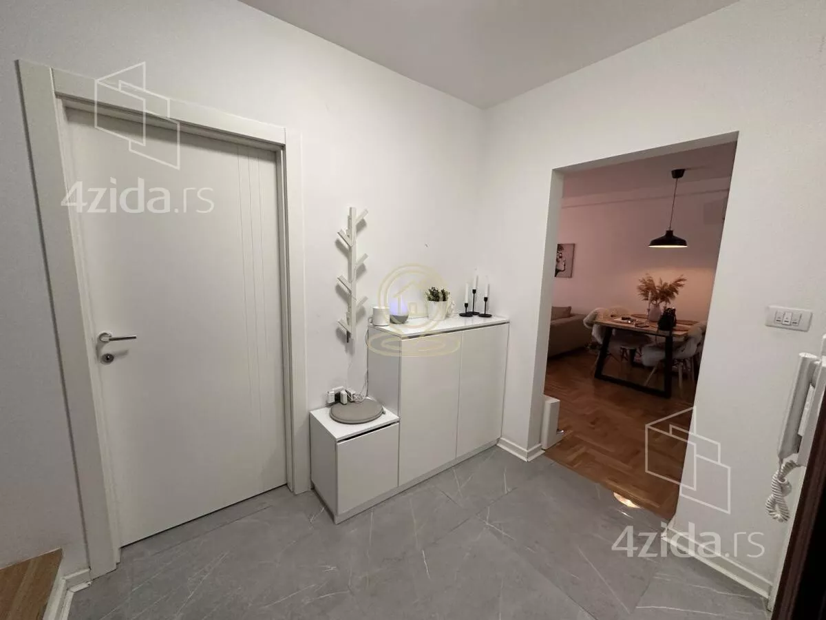 Četvoroiposoban stan | 4zida