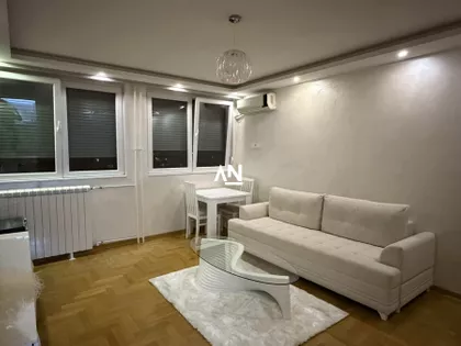 Pariske komune | 4zida.rs