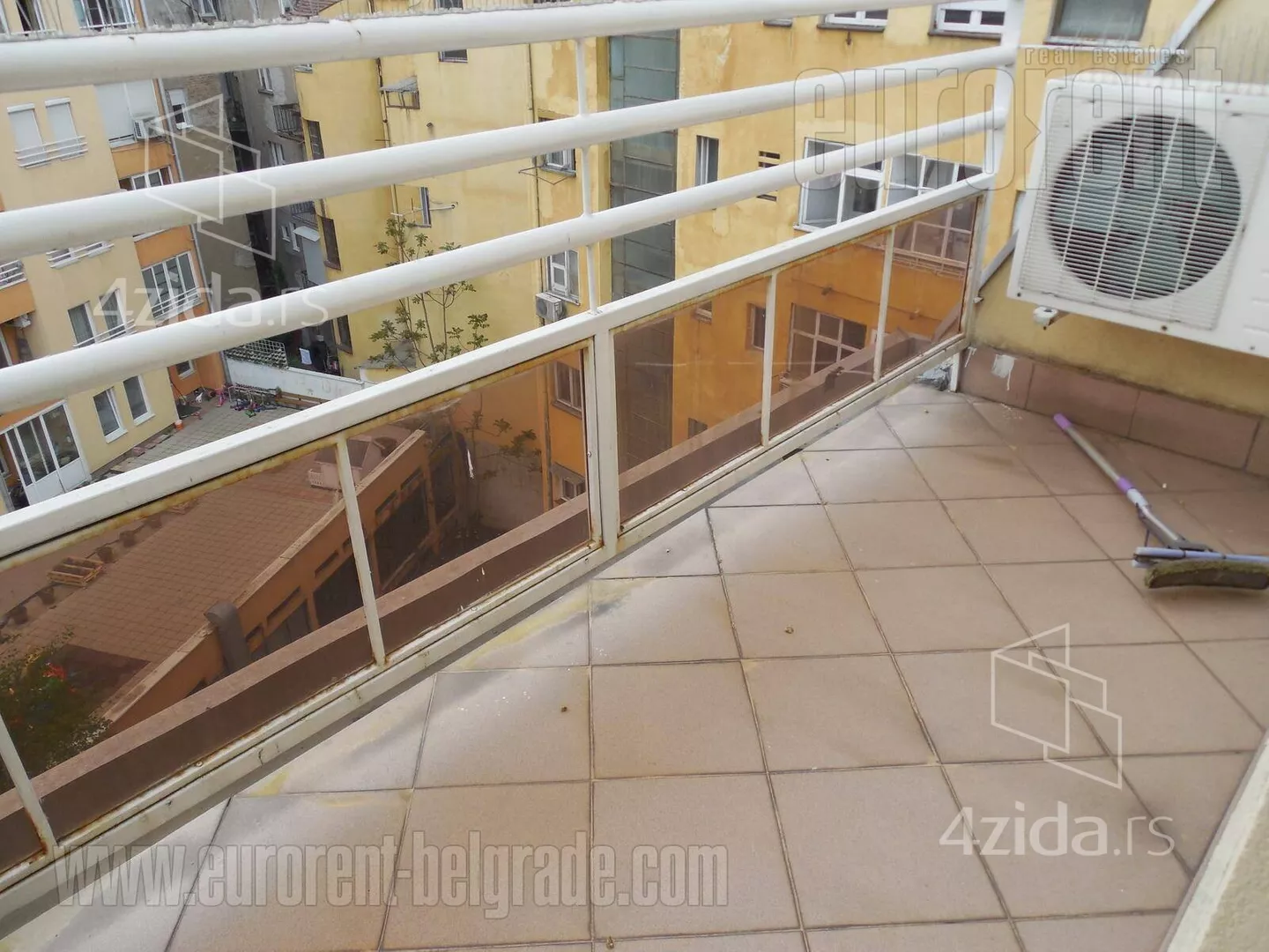 Četvoroiposoban stan | 4zida