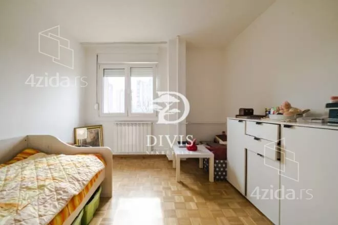 Četvoroiposoban stan | 4zida