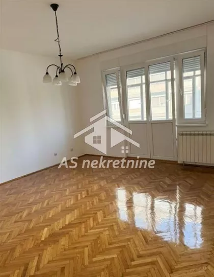 Pravni fakultet - Vračar | 4zida.rs