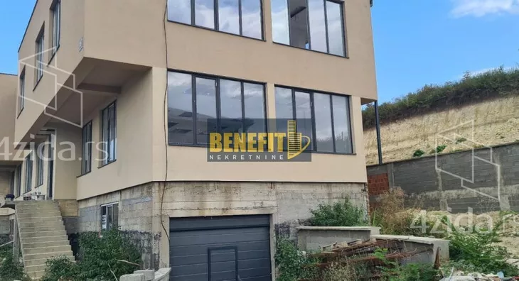 Poslovna zgrada | 4zida