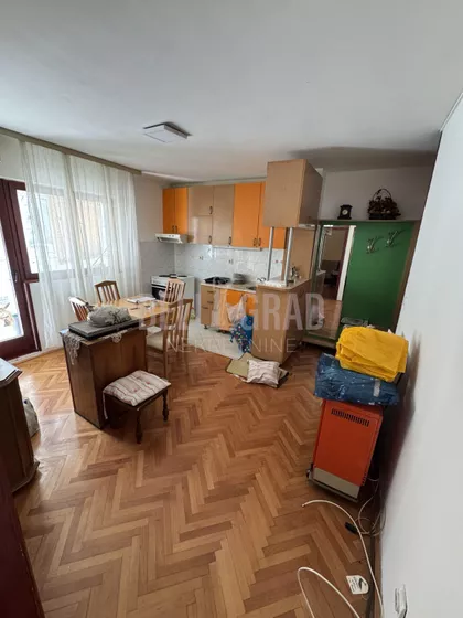 Kneževačka | 4zida.rs