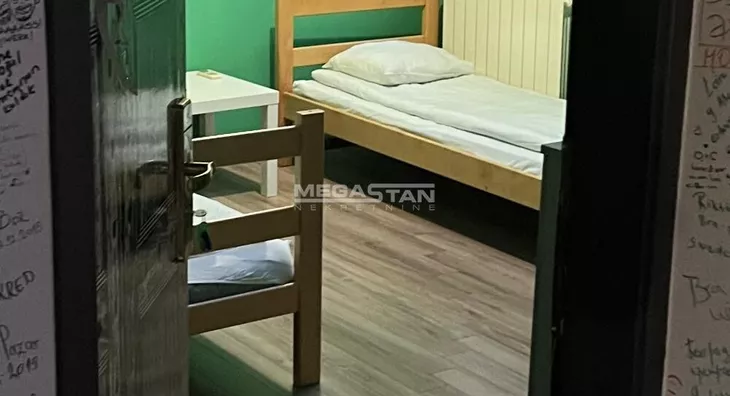 Šestoiposoban stan | 4zida