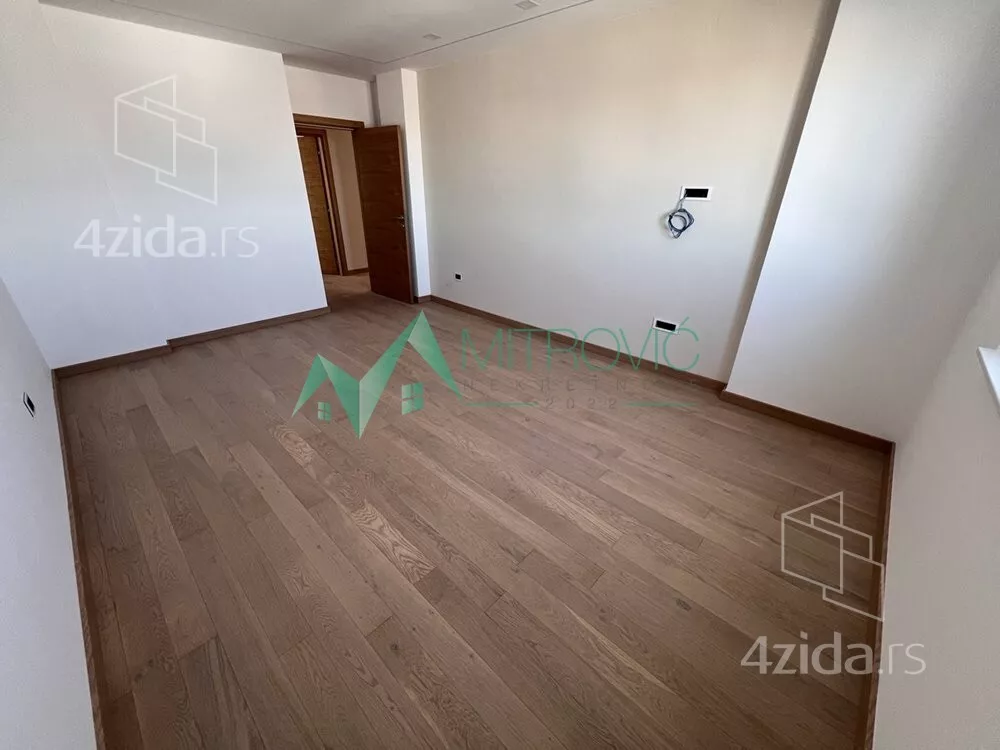 Šestosoban stan | 4zida