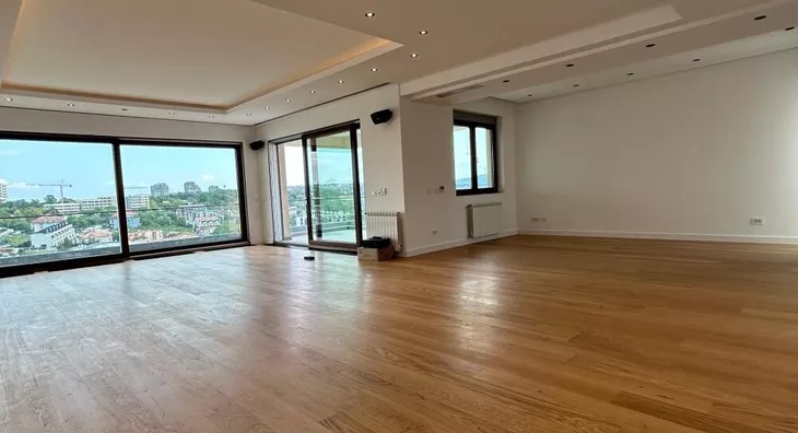 Šestoiposoban stan | 4zida