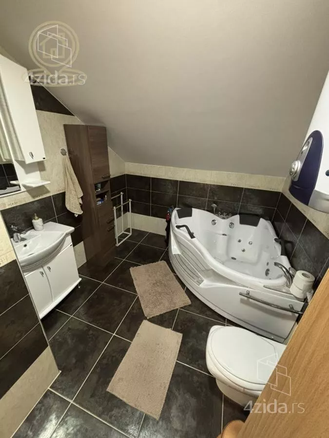 Šestosoban stan | 4zida