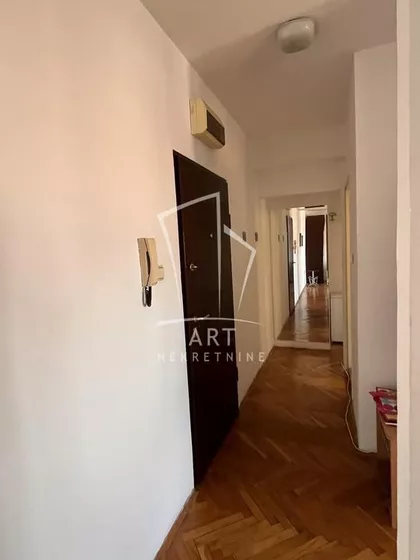 Velbuška | 4zida.rs