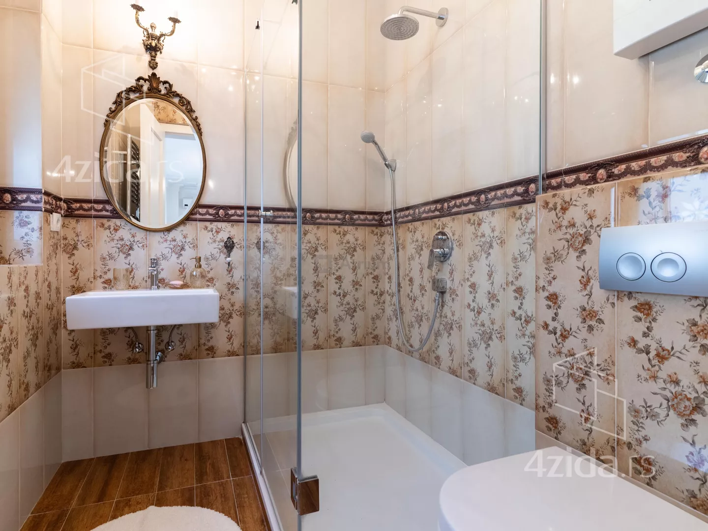 Šestosoban stan | 4zida