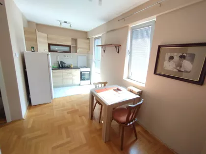Crveni Pevac | 4zida.rs