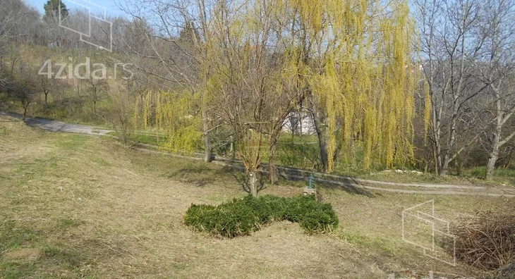 Plac | 4zida