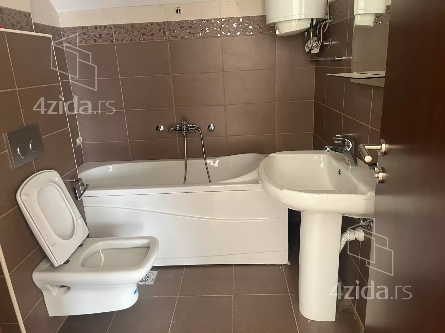 Petosoban stan | 4zida