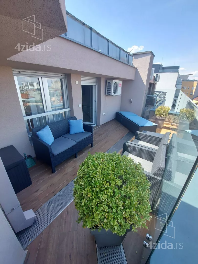 Četvoroiposoban stan | 4zida