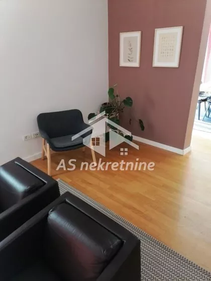 Vukov Spomenik | 4zida.rs