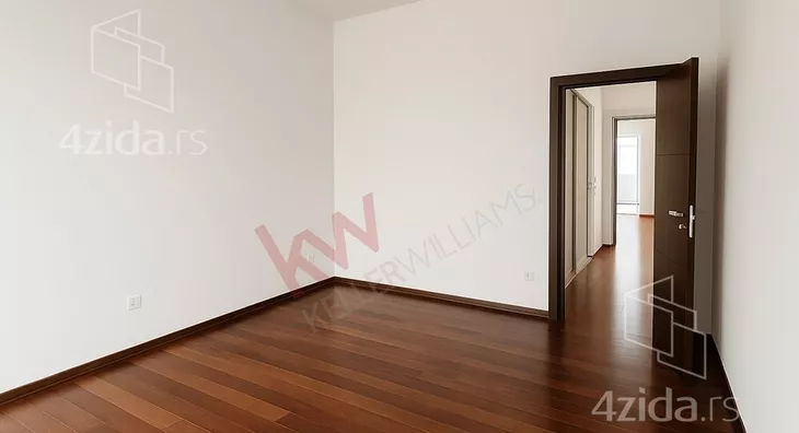 Šestosoban stan | 4zida