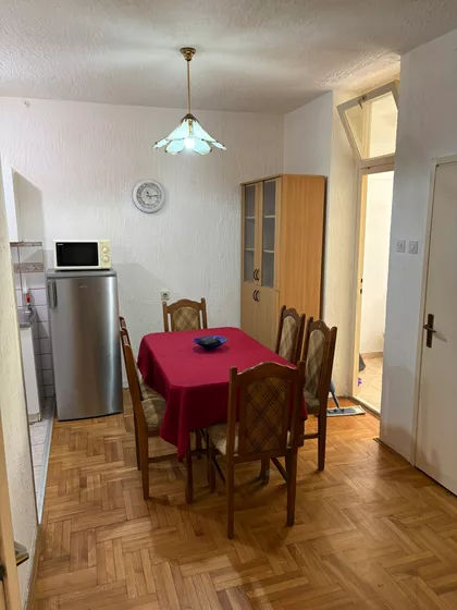 Trg Jakaba I Komora 28 | 4zida.rs