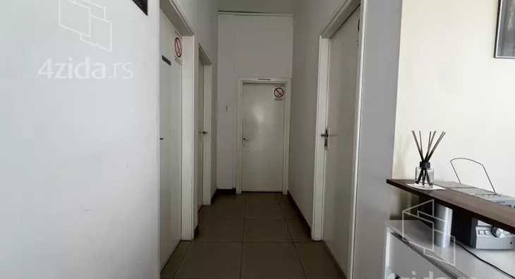 Lokal | 4zida