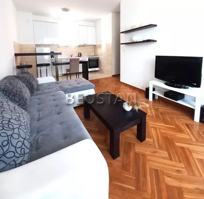 Crveni Krst Vračar | 4zida.rs