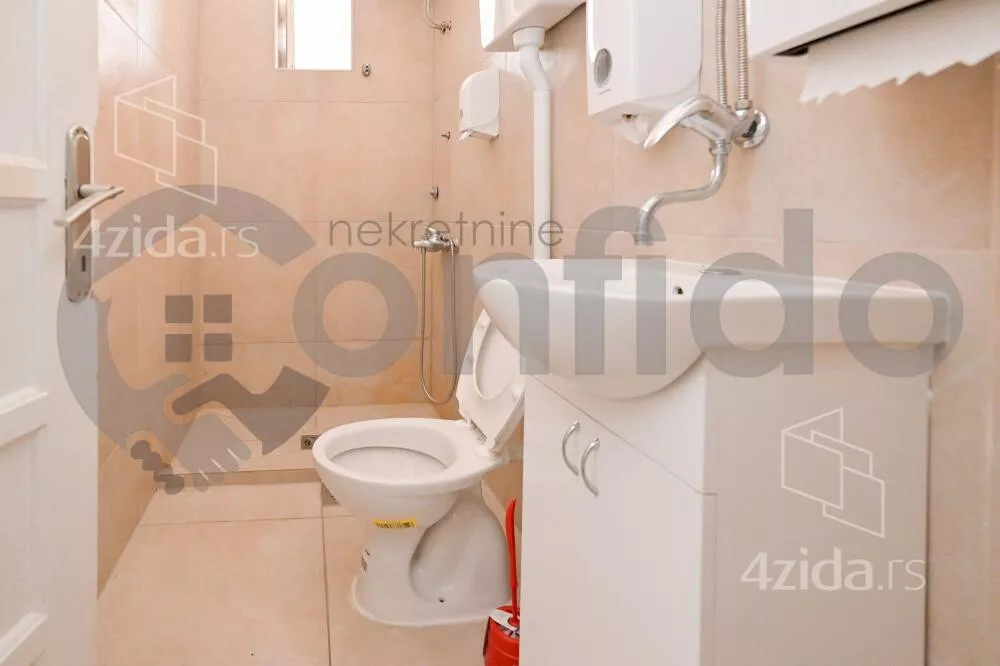 Šestoiposoban stan | 4zida