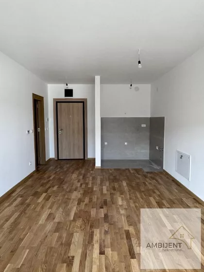 Stari Banovci | 4zida.rs