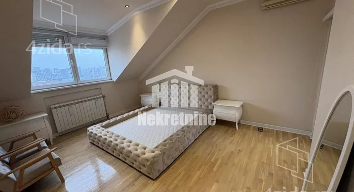 Šestoiposoban stan | 4zida