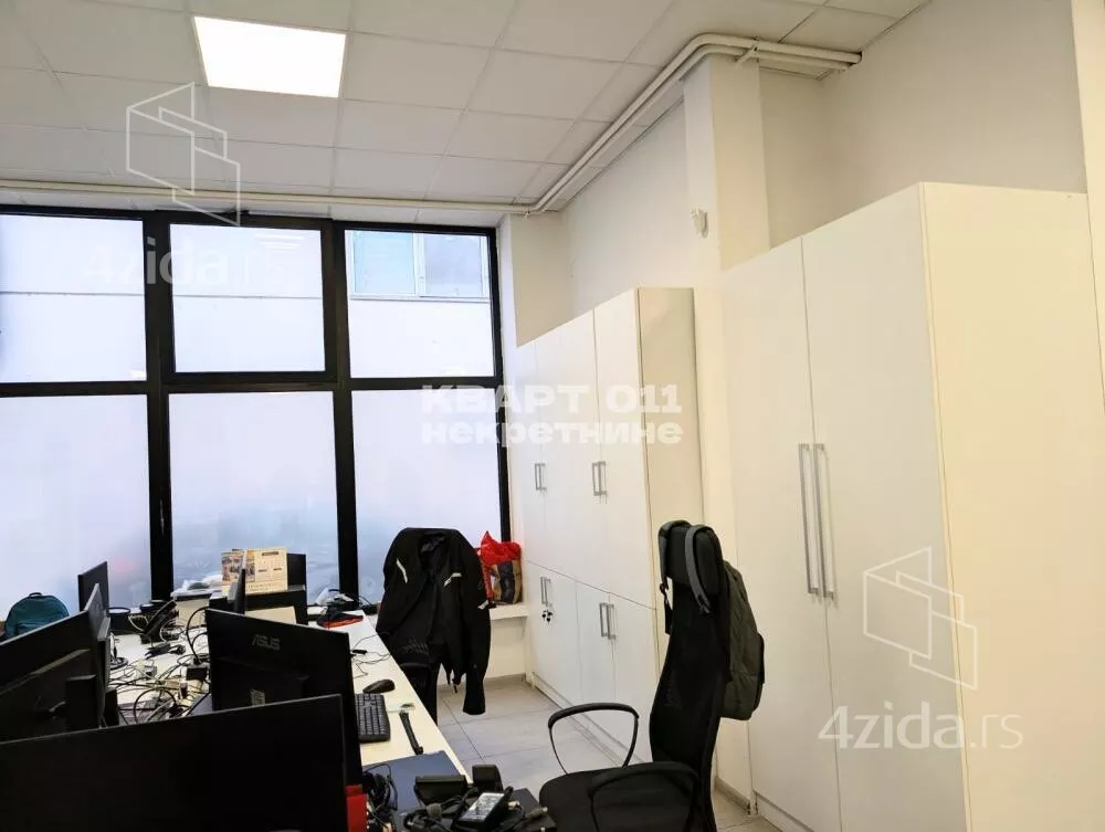 Poslovna zgrada | 4zida