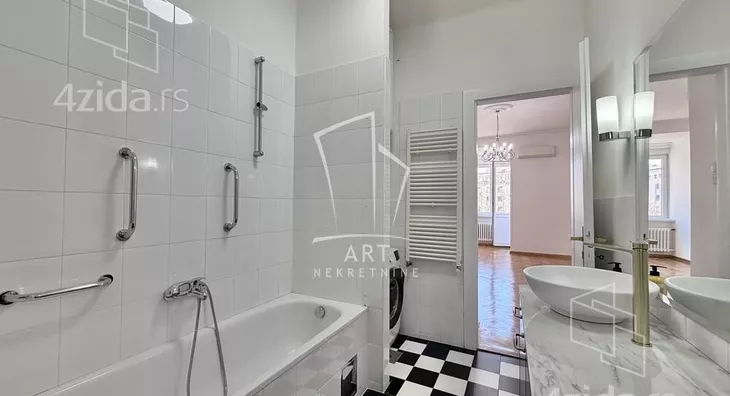 Četvoroiposoban stan | 4zida